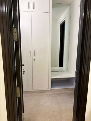 Building Lobby in 4 BHK Builder Floor at Dlf Phase ii – for Rent