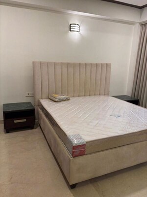 Bedroom in 4 BHK Builder Floor at Dlf Phase ii – for Rent