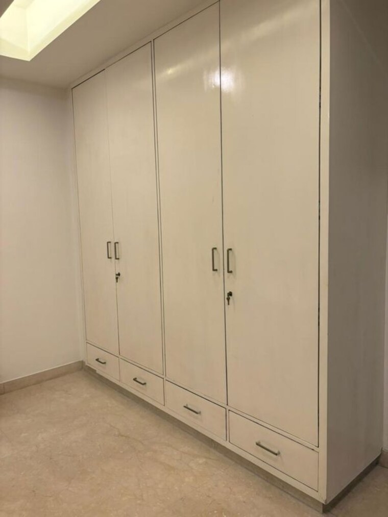 Room, dlf phase ii 4 Bedroom 300 Sq.Yd. Builder Floor In Dlf Phase ii Gurgaon 10378957