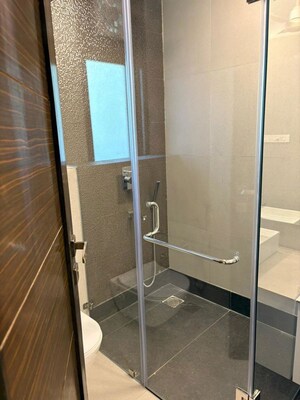Bathroom in 4 BHK Builder Floor at Dlf Phase ii – for Rent