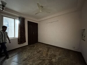 Room in 3 BHK Apartment at Jaypee Green Wish town Klassic, Sector 134 – for Sale