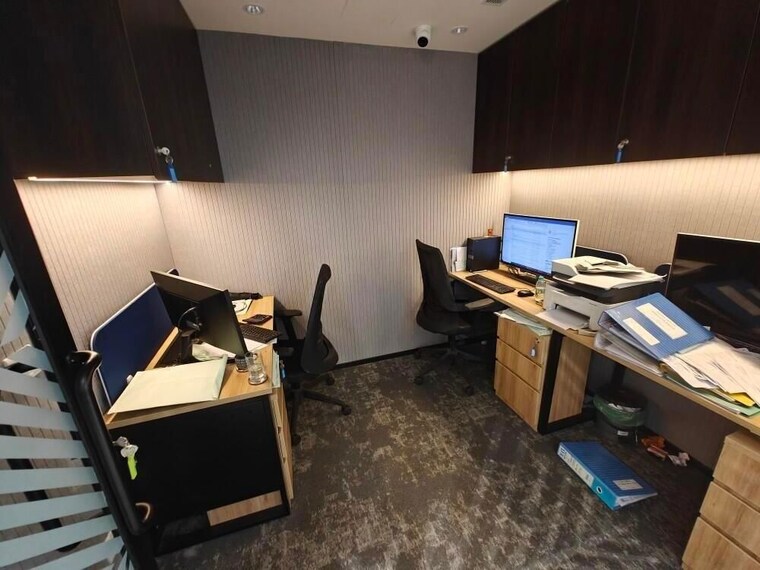 Team Area, one-lodha-place Commercial Office Space 870 Sq.Ft. In Lower Parel Mumbai 10378986