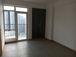 Room in 2.5 BHK Apartment at Gaur City 4th Avenue, Sector 4 Greater Noida – for Sale