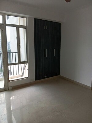 Room in 2.5 BHK Apartment at Gaur City 4th Avenue, Sector 4 Greater Noida – for Sale