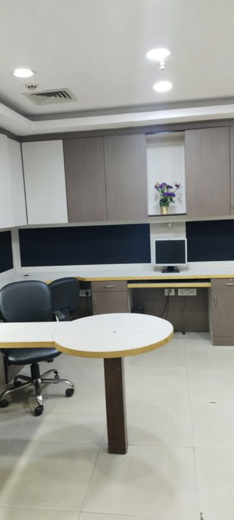 Team Area, netaji subhash place Commercial Office Space 1000 Sq.Ft. In Netaji Subhash Place Delhi 10379013