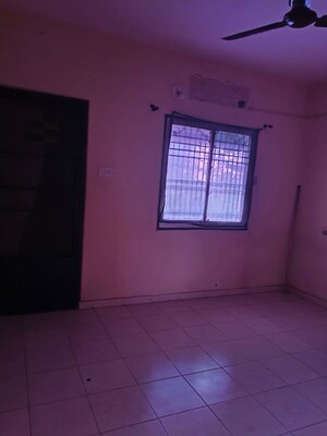 Room in 2 BHK Apartment at Tadwadi – for Rent
