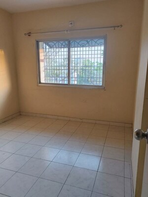 Room in 2 BHK Apartment at Tadwadi – for Rent