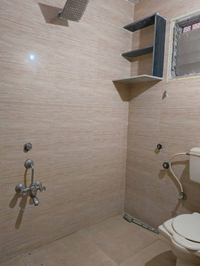 Bathroom, tadwadi 2 Bedroom 1200 Sq.Ft. Apartment In Tadwadi Surat 10379024