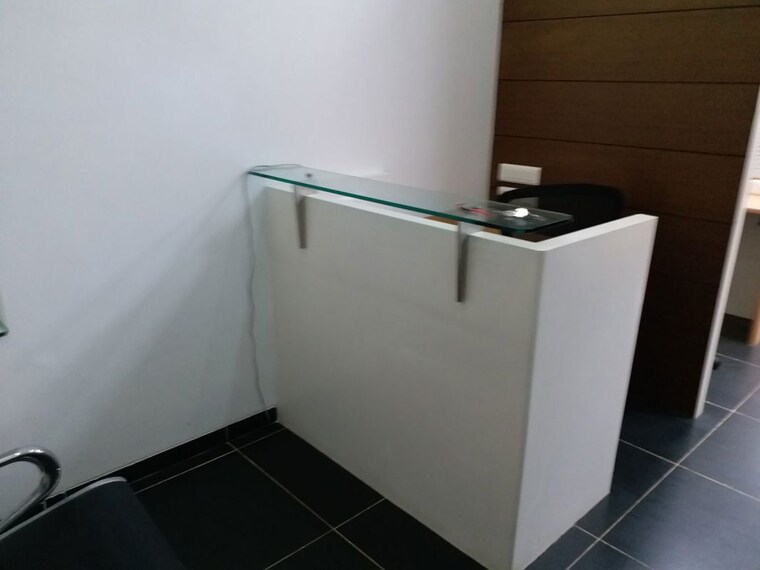 Room, mahalaxmi-industrial-estate Commercial Office Space 600 Sq.Ft. In Lower Parel Mumbai 10379044