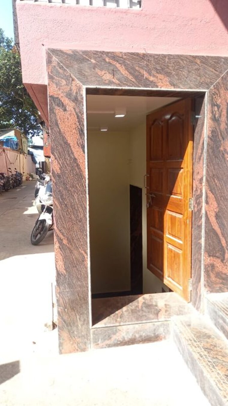 Balcony, dadar east Commercial Office Space 250 Sq.Ft. In Dadar East Mumbai 10379046