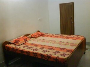 Bedroom in 1 RK Independent House at Old Dlf – for Rent