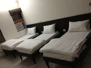Team Area in 1 RK Independent House at Old Dlf – for Rent