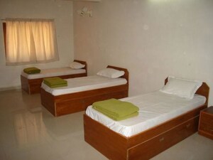 Bedroom in 1 RK Independent House at Old Dlf – for Rent