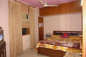 Bedroom in 1 RK Independent House at Old Dlf – for Rent