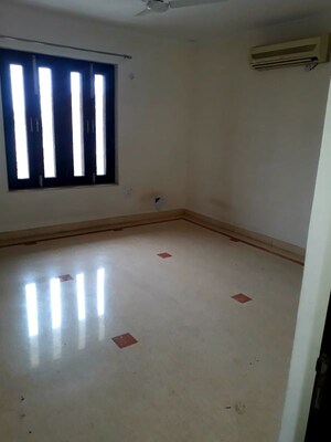 Room in 1 RK Independent House at Sector 14 – for Rent