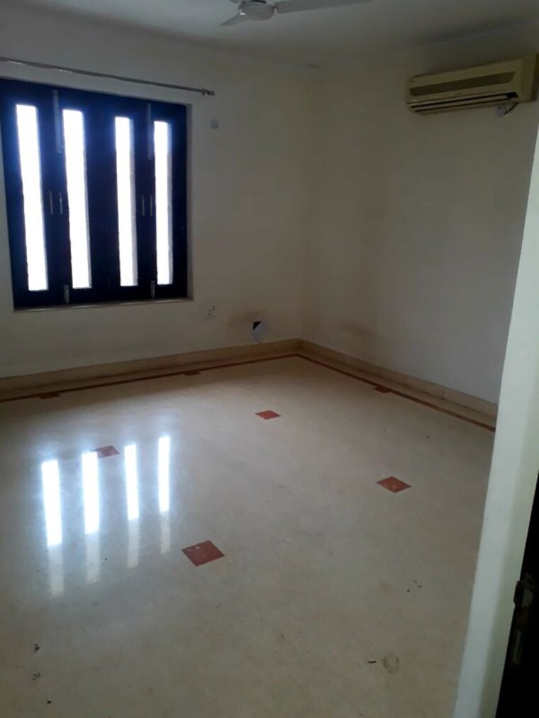 Room, sector 14 1 RK 369 Sq.Ft. Independent House In Sector 14 Gurgaon 10379067