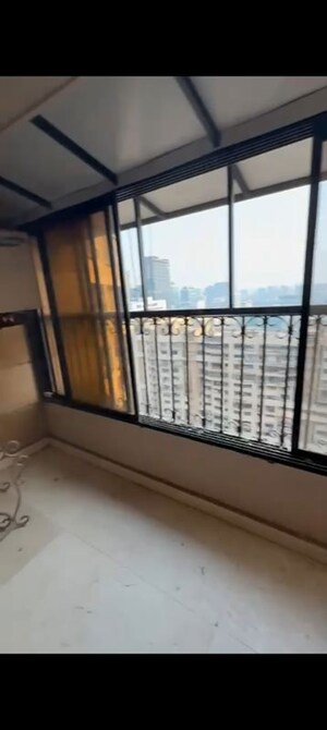 Room in 2 BHK Apartment at Raheja Classique, Andheri West – for Sale