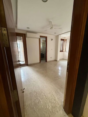 Room in 3 BHK Builder Floor at Sarvodaya Enclave – for Rent