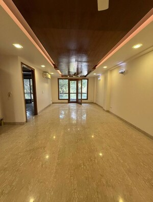 Room in 3 BHK Builder Floor at Sarvodaya Enclave – for Rent