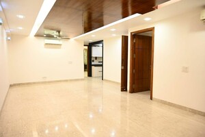 Room in 3 BHK Builder Floor at Sarvodaya Enclave – for Rent