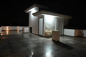 Room in 3 BHK Builder Floor at Sarvodaya Enclave – for Rent
