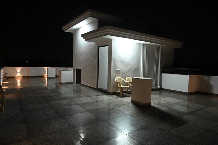 Room, sarvodaya enclave 3 Bedroom 200 Sq.Yd. Builder Floor In Sarvodaya Enclave Delhi 10379089