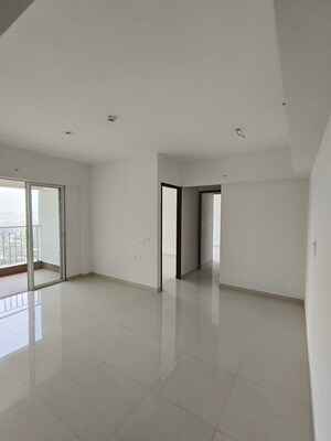 Room in 2 BHK Apartment at Lodha Amara, Kolshet Road – for Sale