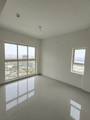 Room in 2 BHK Apartment at Lodha Amara, Kolshet Road – for Sale