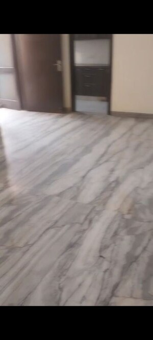 Room in 3 BHK Builder Floor at Sector 46 – for Rent