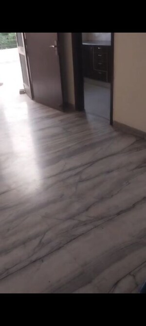 Room in 3 BHK Builder Floor at Sector 46 – for Rent