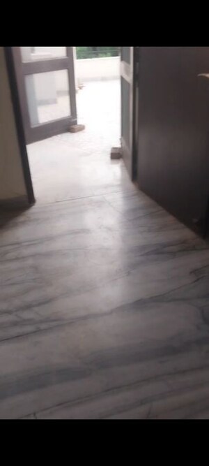 Room in 3 BHK Builder Floor at Sector 46 – for Rent