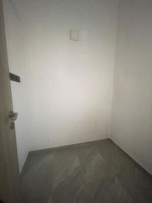 Room in 4 BHK Apartment at Rustomjee Paramount, Khar West – for Rent