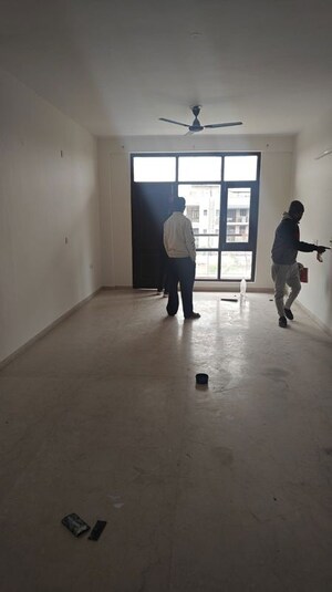 Room in 3 BHK Builder Floor at Omaxe Ambrosia, North Mullanpur – for Sale