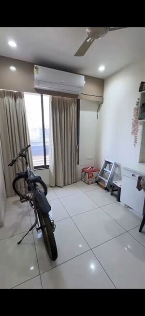Team Area in 3 BHK Apartment at Thaltej – for Sale