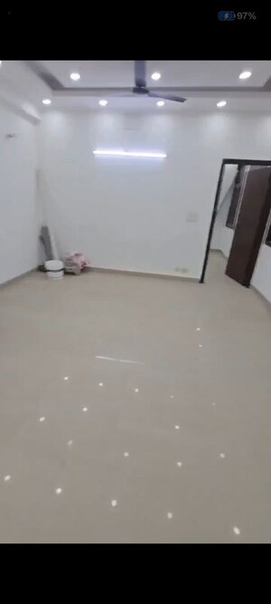 Room in 4 BHK Apartment at Sector 47 – for Rent