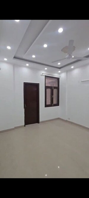 Room in 4 BHK Apartment at Sector 47 – for Rent