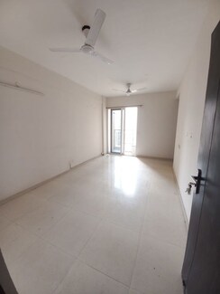 2 BHK + Extra Room Apartment For Rent in Signature Global The Millennia