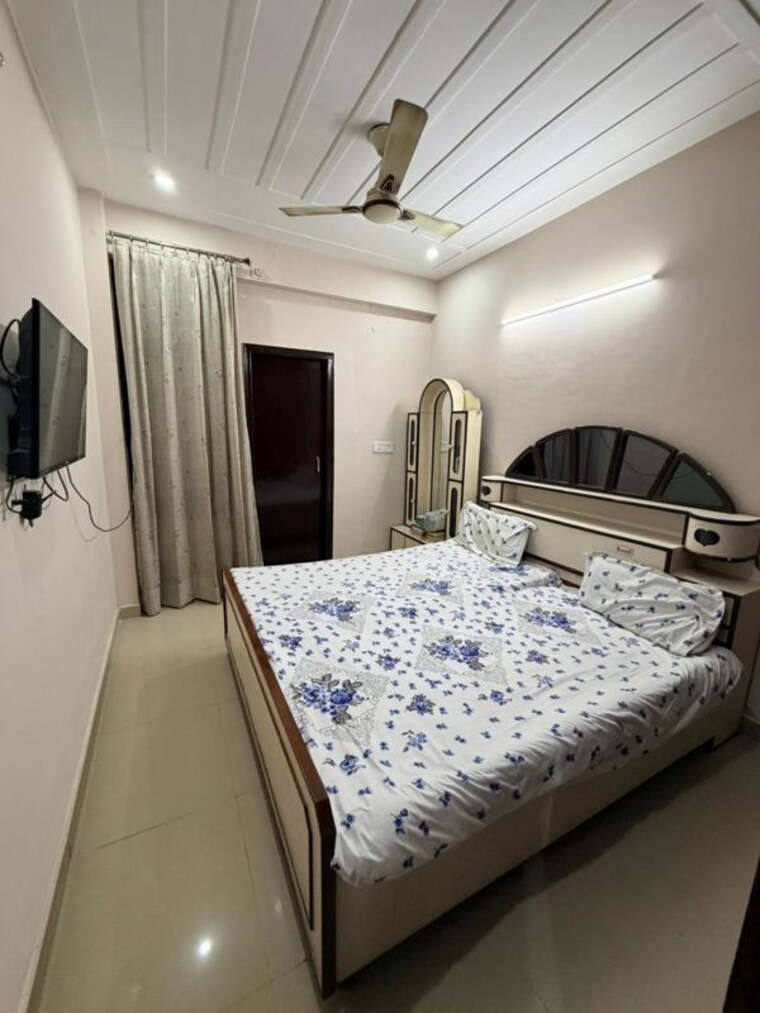 Bedroom, guru-nanak-enclave 3 Bedroom 110 Sq.Yd. Builder Floor In Dhakoli Zirakpur 10379136