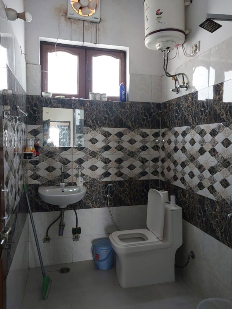 Kitchen, sector 45 2 Bedroom 1600 Sq.Ft. Builder Floor In Sector 45 Gurgaon 10379140