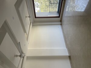 Room in 3 BHK Builder Floor at New Rajdhani Enclave – for Sale