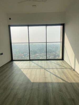 Room in 4 BHK Apartment at Rustomjee Paramount, Khar West – for Rent