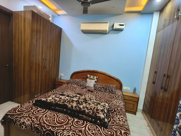 Bedroom, sushant lok iii 3 Bedroom 240 Sq.Yd. Builder Floor In Sushant Lok Iii Gurgaon 10379163
