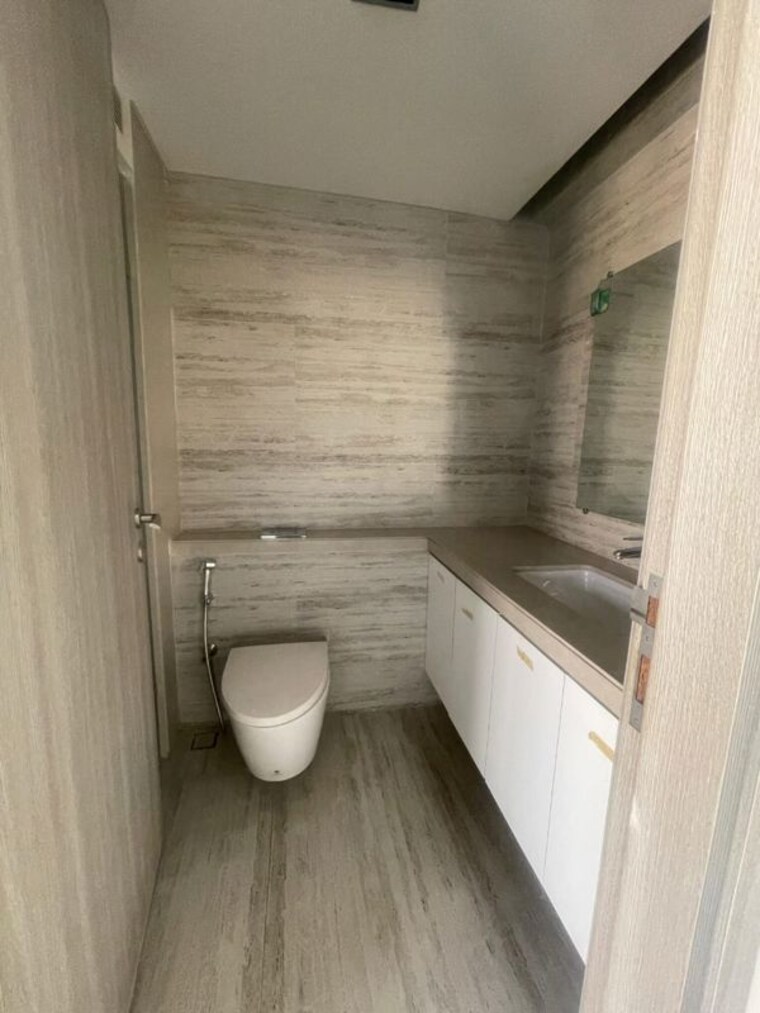 Bathroom, rustomjee-paramount 4 Bedroom 1900 Sq.Ft. Apartment In Khar West Mumbai 10379180