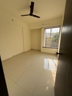 Room in 2 BHK Apartment at Jhamtani Vision Ace Phase 1, Tathawade – for Rent