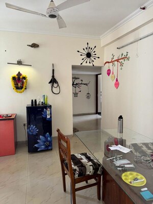 Team Area in 3 BHK Apartment at Parsvnath Planet, Gomti Nagar – for Rent