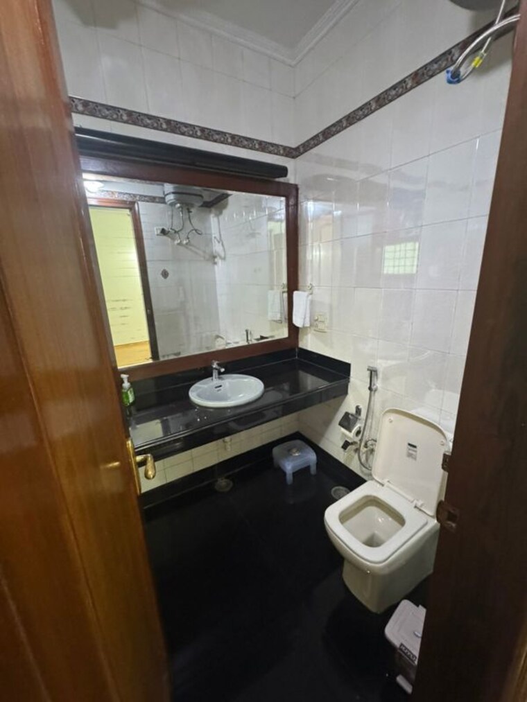 Team Area, nehru enclave 4 Bedroom 2700 Sq.Ft. Builder Floor In Nehru Enclave Delhi 10379166