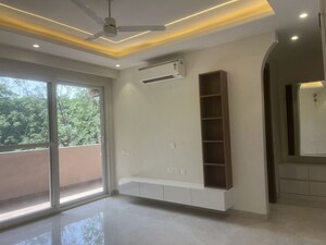 Room in 4 BHK Builder Floor at Malibu Town – for Rent
