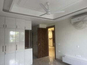 Room in 4 BHK Builder Floor at Malibu Town – for Rent