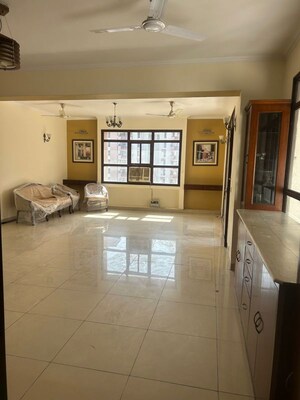 Living Room in 4 BHK Penthouse at Orchid Gardens, Sector 54 – for Rent