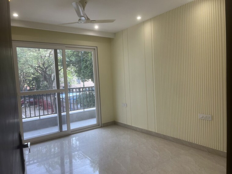 Room, south city 2 4 Bedroom 365 Sq.Yd. Builder Floor In South City 2 Gurgaon 10379287
